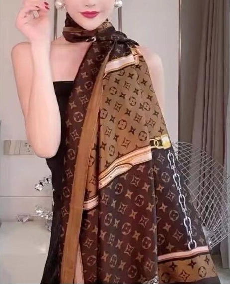 Elegant Brown Patterned Scarf